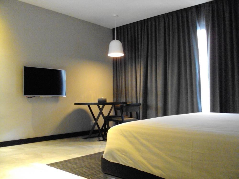 S Ratchada Leisure Hotel - Sha Plus Bangkok Kültér fotó A room at the hotel