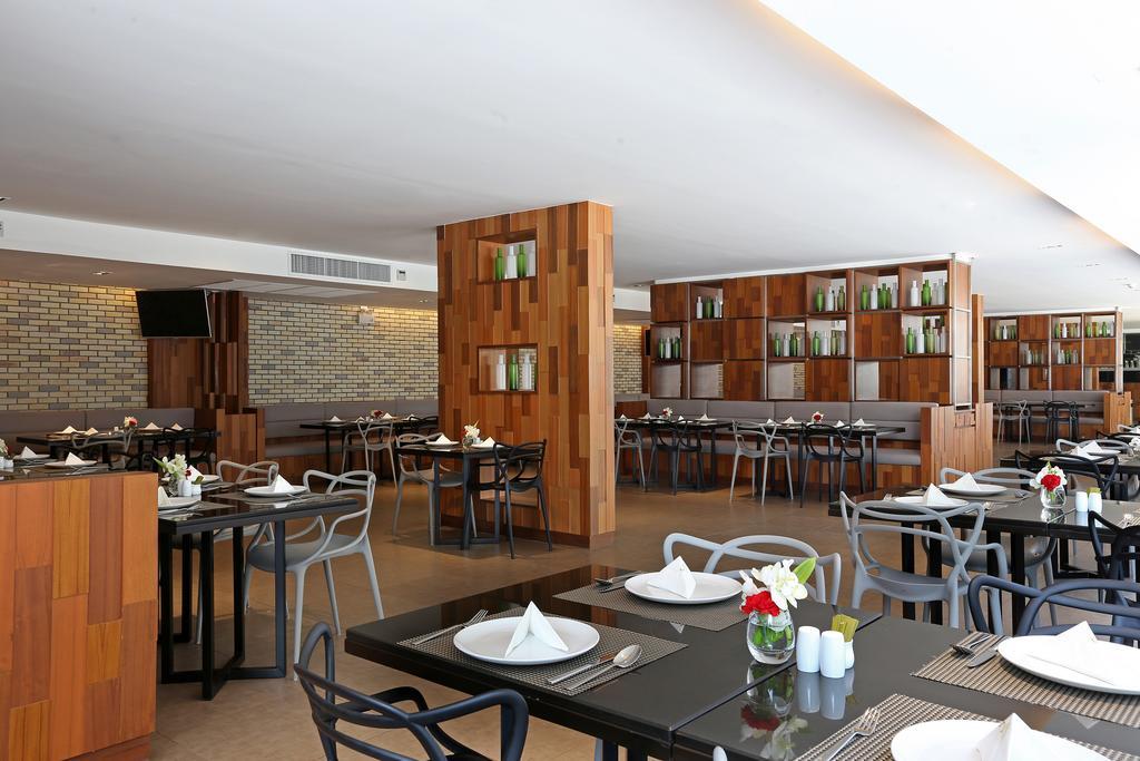 S Ratchada Leisure Hotel - Sha Plus Bangkok Kültér fotó The restaurant