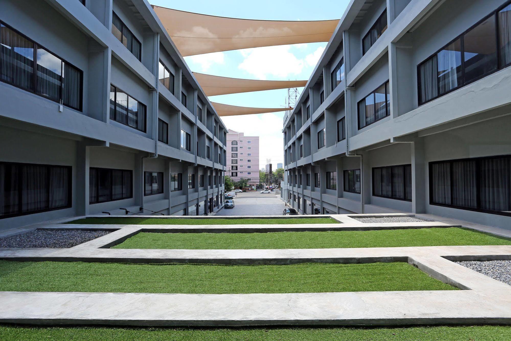 S Ratchada Leisure Hotel - Sha Plus Bangkok Kültér fotó The University of the Sunshine Coast's Si-Chang Campus
