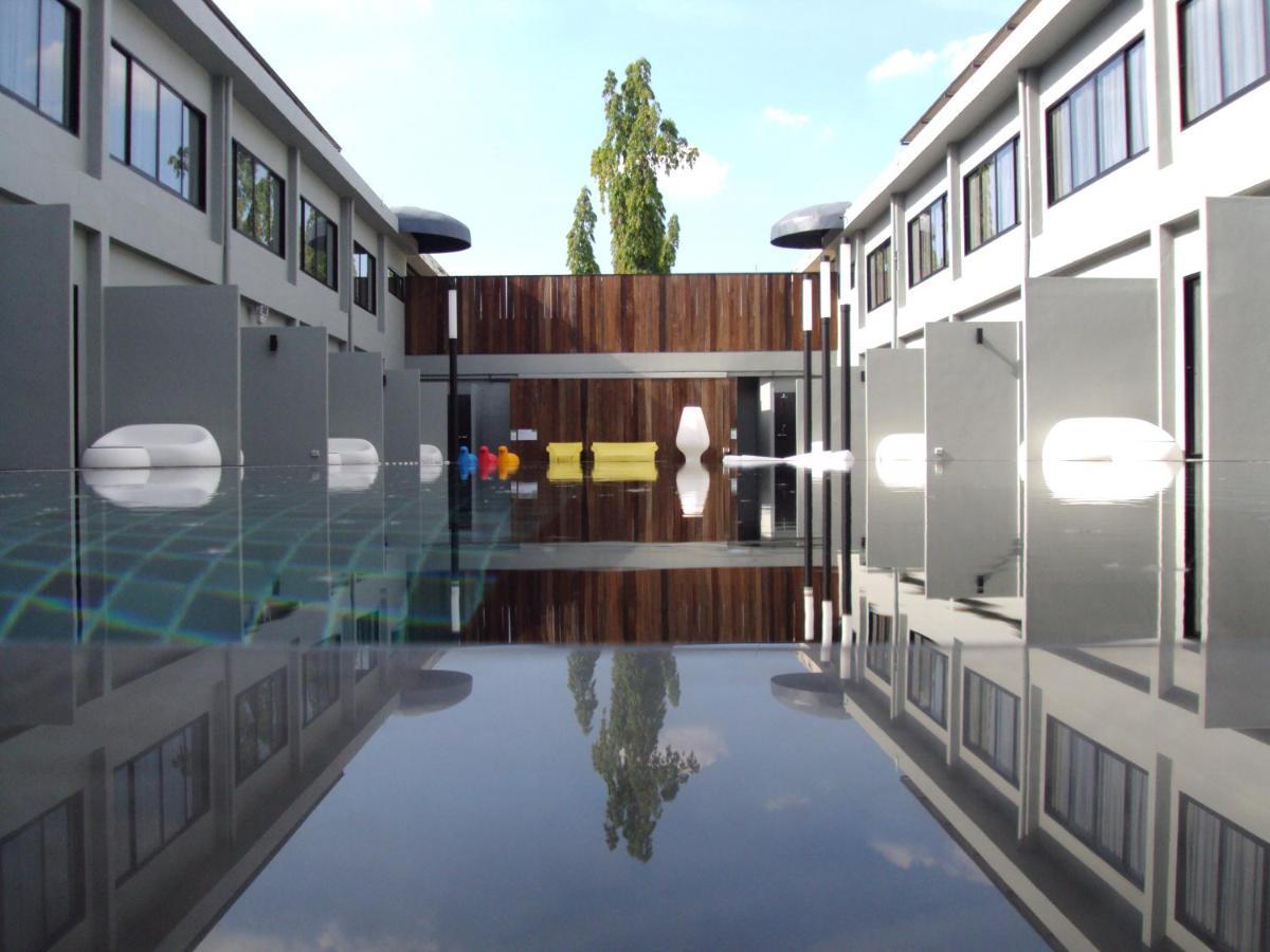 S Ratchada Leisure Hotel - Sha Plus Bangkok Kültér fotó The 2007–2008 building