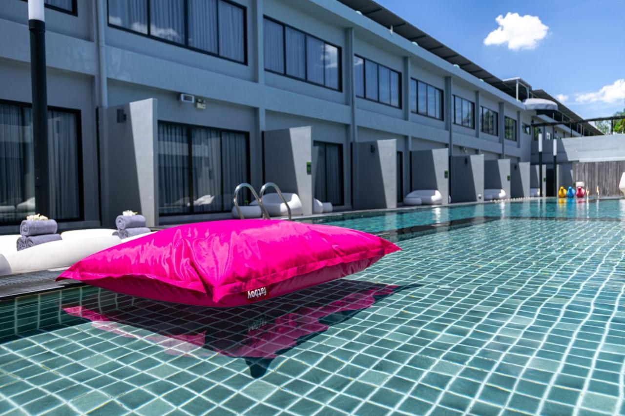 S Ratchada Leisure Hotel - Sha Plus Bangkok Kültér fotó The swimming pool at the hotel