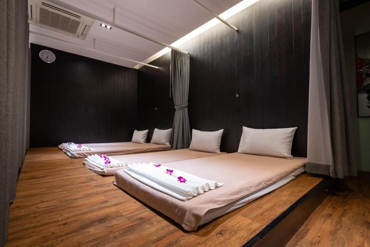 S Ratchada Leisure Hotel - Sha Plus Bangkok Kültér fotó Thai massage room