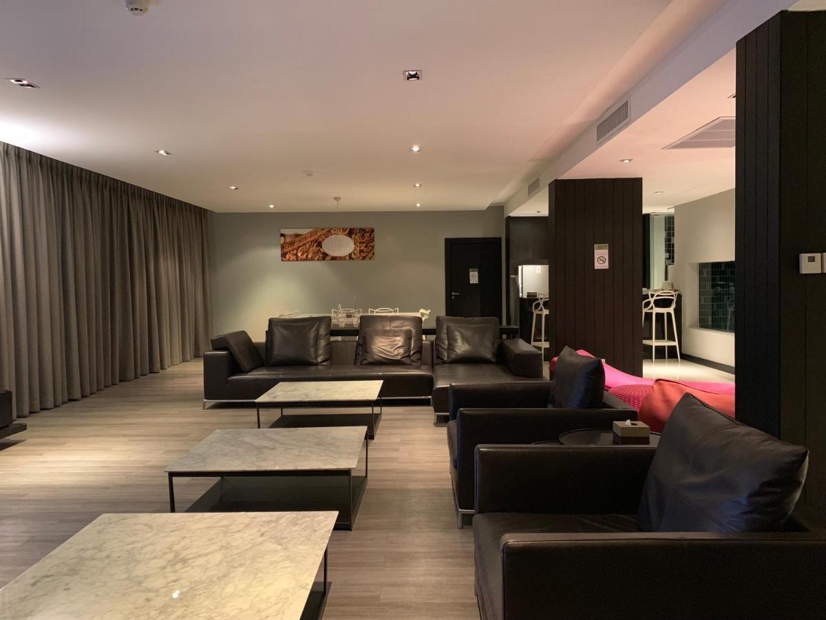 S Ratchada Leisure Hotel - Sha Plus Bangkok Kültér fotó The lounge at the airport