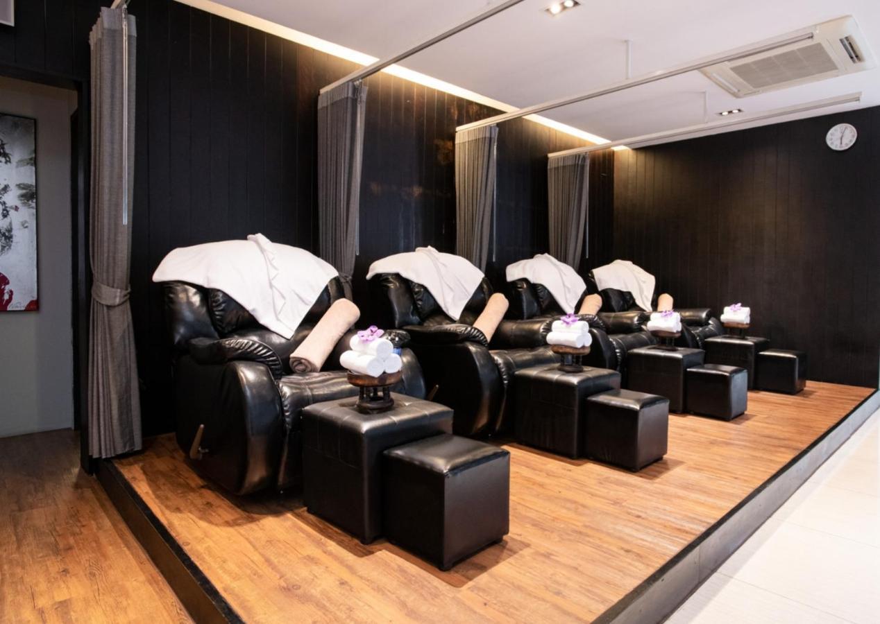 S Ratchada Leisure Hotel - Sha Plus Bangkok Kültér fotó Massage chairs